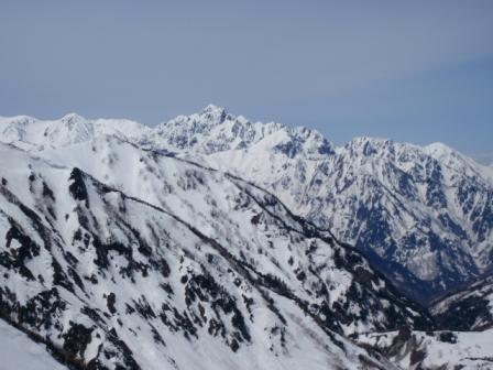 20110505白岳付近の稜線から眺める剣岳の雄姿
