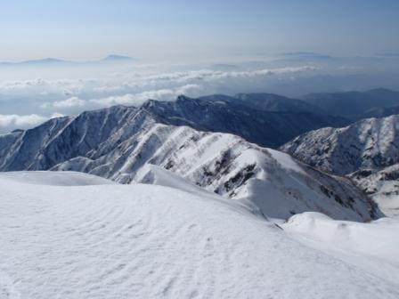 20110506白岳山頂から今日下る遠見尾根