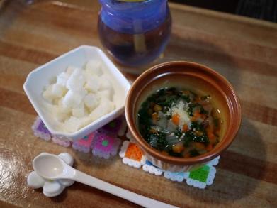 20100420-メイ1・パン・野菜スープ