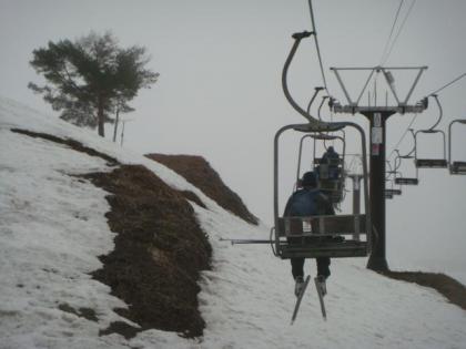 大雨のオジロ・スキー場最終日、スキー場祭り