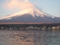 朝日に映える富士山
