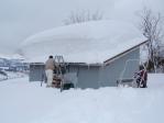 炭焼き小屋の雪掘り
