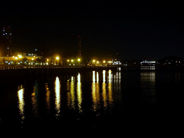 夜の軍港