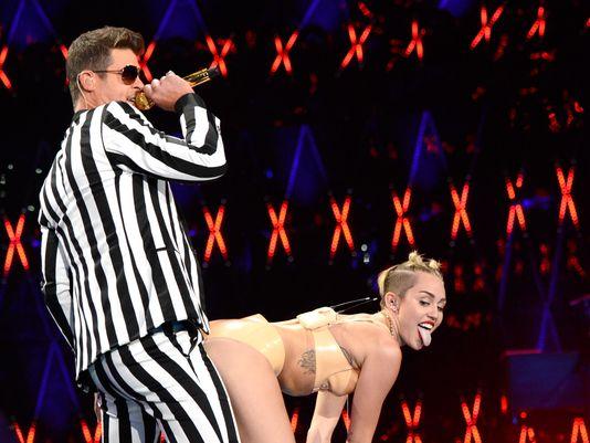 miley-cyrus-and-robin-thicke.jpg