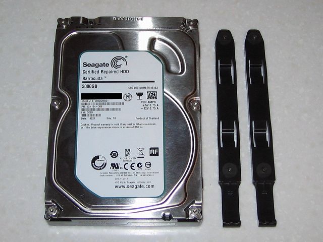 Seagate HDD ST2000DM001（Certified Repaired HDD） と HDD 取り付け用プラスチックレールとAINEX 防振ゴムワッシャー MA024