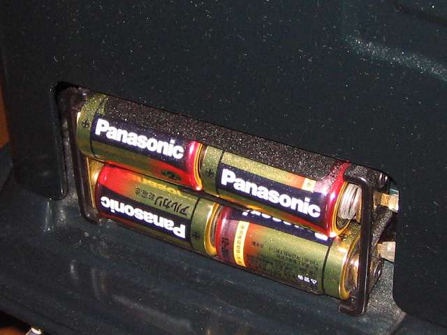TOYOTOMI トヨトミ 石油ストーブ RS-S23C(B) 単二形乾電池（4個） 本体後側電池ケースにセット