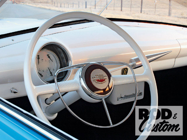0902rc_03_z+1950_ford_sedan+steering_wheel.jpg