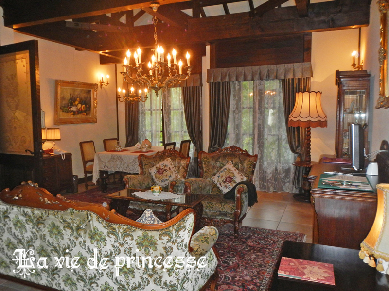 ステキなアンティーク家具のお部屋 貴族の館のようなホテル Ruze Villa ルゼ ヴィラ La Vie De Princesse