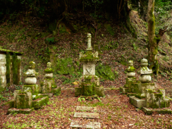 長谷寺宝篋印塔のお墓