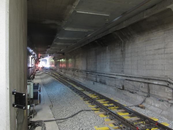 連絡線との合流用分岐器が挿入された千川駅のA線和光市方。