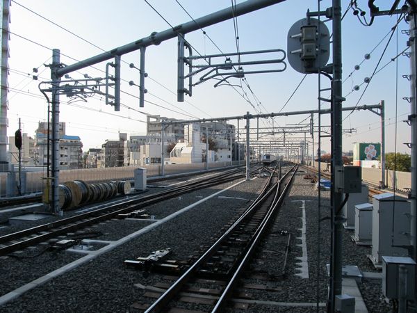 引上げ線が2本とも使用開始となった石神井公園駅の大泉学園方。