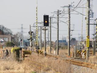 水郷駅付近にある遠方信号機（四隅が角ばった信号機）は「自動閉塞（特殊）」の証。