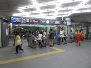 既存の渋谷ヒカリエ1改札口。平日朝ラッシュ時は出口専用になる。