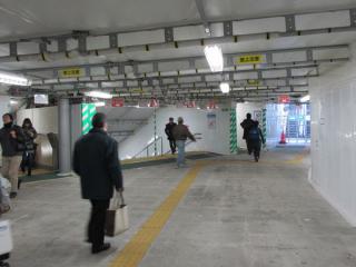 JR南武線武蔵小杉駅連絡通路の途中からもこの施設に出入りできるエスカレータを建設中。