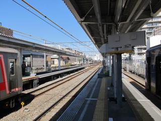 菊名駅渋谷方。延長部分のホームはすべて完成した。