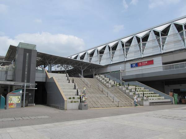 つくばエクスプレス・関東鉄道守谷駅（中央西口より）。